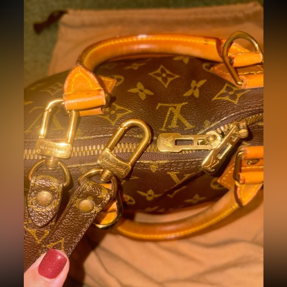 COA Louis Vuitton Monogram
ALMA PM
SATCHEL BAG & dust bag - Picture 7 of 17